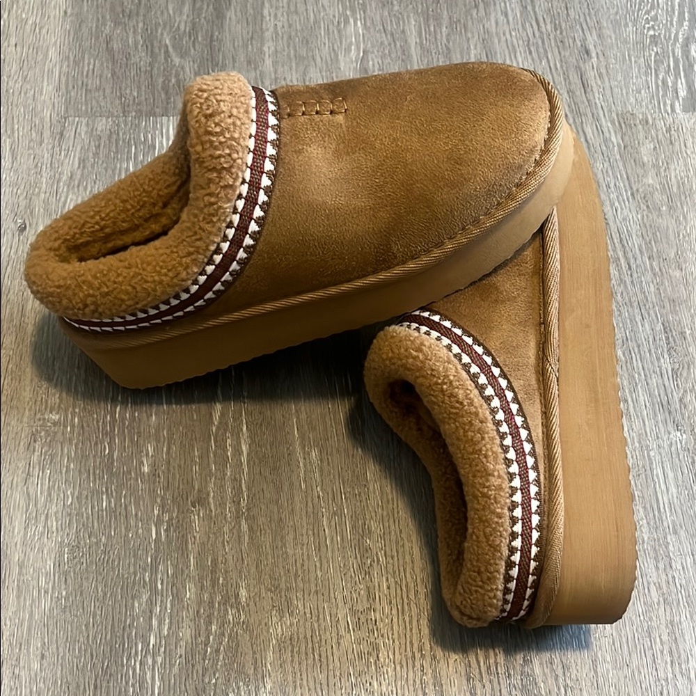 Magellan Brown Shearling Slippers-Barely Worn - Picture 6 of 9